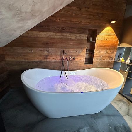 Appartement Der Extraklasse Mit Whirlpool Roding Bagian luar foto