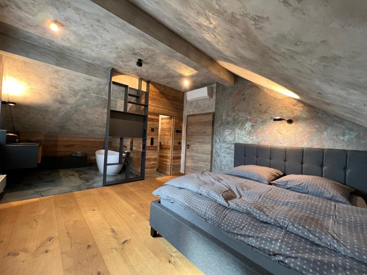 Appartement Der Extraklasse Mit Whirlpool Roding Bagian luar foto